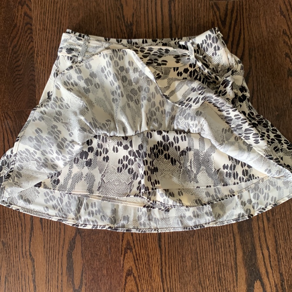 Express Skort - Picture 2 of 3